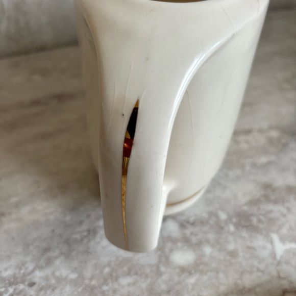 Vintage Mid Century Modern Bakerite Tulip Teapot with 22K Gold Trim Art Deco - Picture 5 of 8